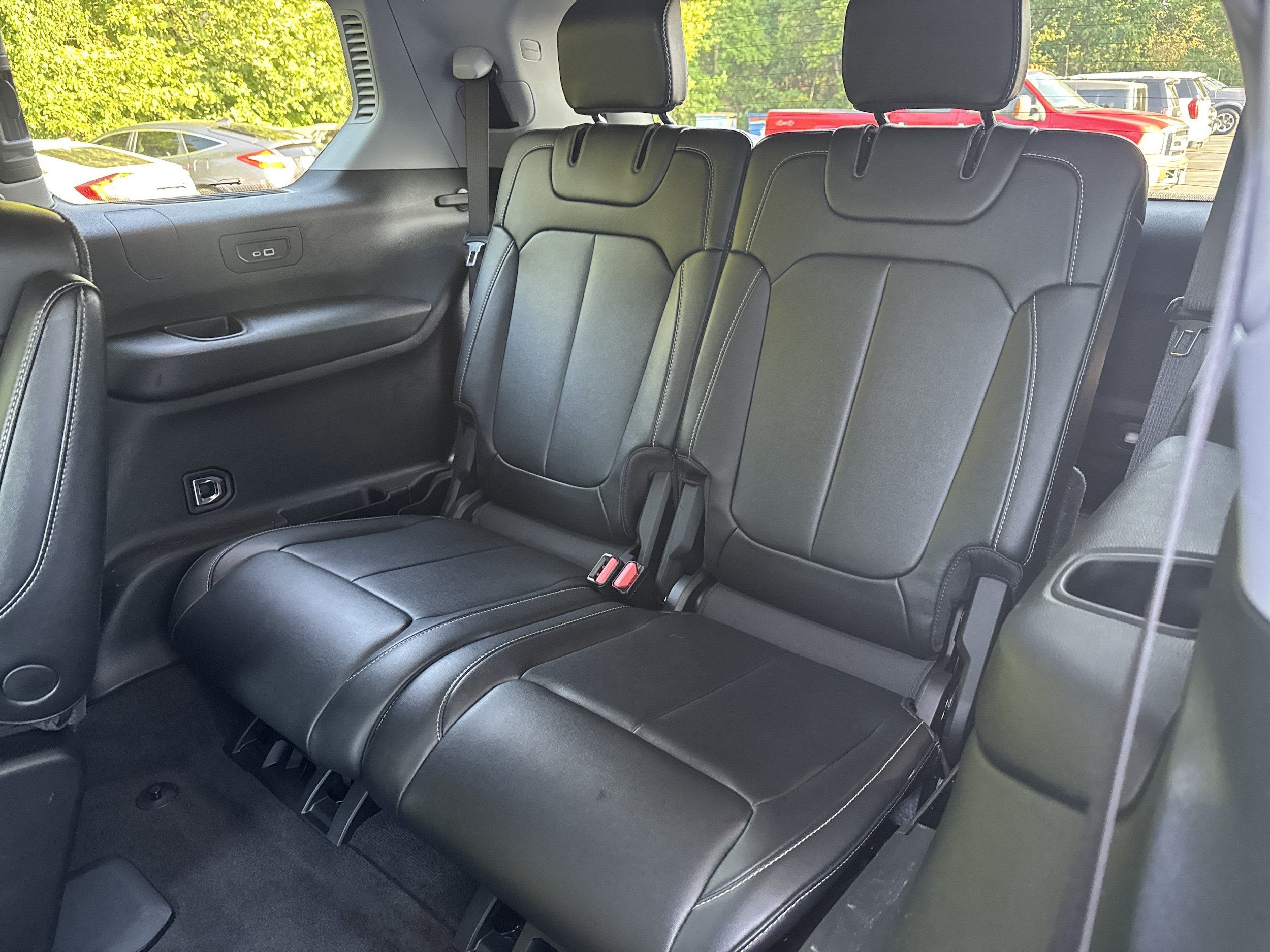 Used 2022 Jeep Grand Cherokee L Limited AWD/4WD image 11