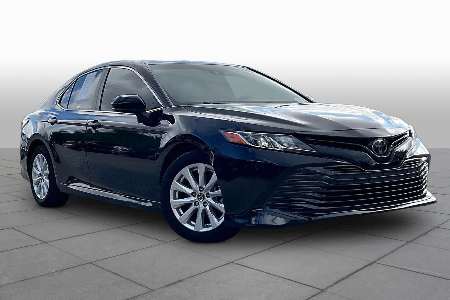 Used 2018 Toyota Camry LE FWD image 2