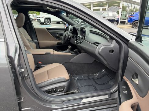 Certified 2025 Lexus ES 350 w/ Premium Package FWD image 15
