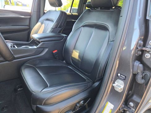 Certified 2025 Jeep Grand Cherokee Limited AWD/4WD image 30