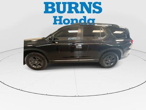 Certified 2023 Honda Pilot TrailSport image 5