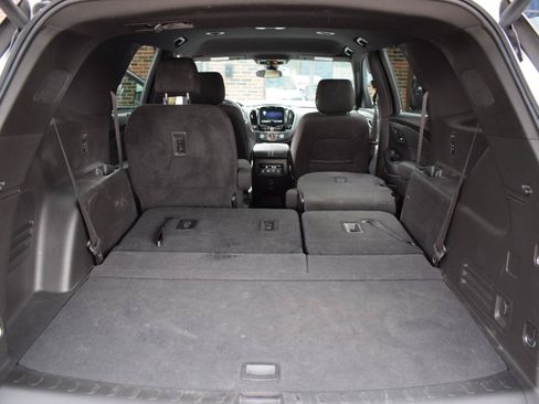 Used 2023 Chevrolet Traverse LT FWD image 39