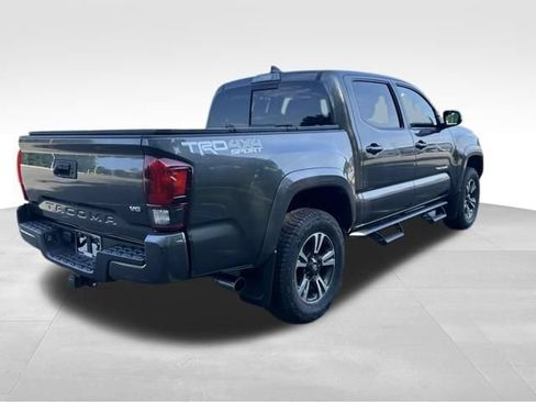 Used 2018 Toyota Tacoma TRD Sport AWD/4WD image 6