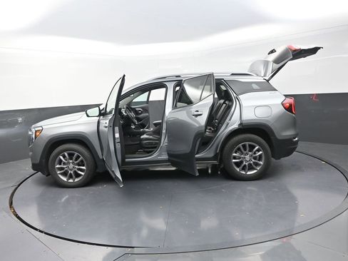Used 2023 GMC Terrain SLT image 33