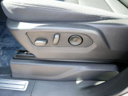 Used 2025 Chevrolet Silverado 1500 LT image 15