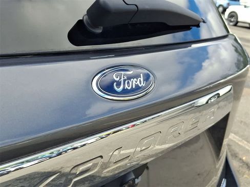 Used 2022 Ford Explorer XLT image 28