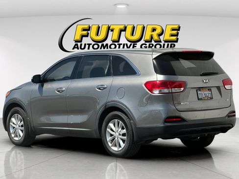 Used 2017 Kia Sorento FWD w/ LX Convenience Package image 6