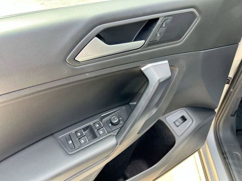 Used 2021 Volkswagen Tiguan SEL image 11