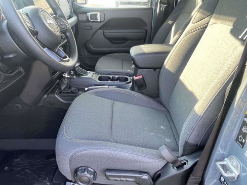 New 2025 Jeep Gladiator Sport image 7