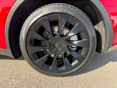 Used 2023 Tesla Model Y Long Range AWD/4WD image 10