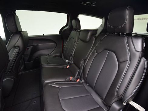 New 2026 Chrysler Pacifica Select image 34