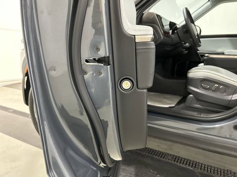 Used 2024 Rivian R1S Adventure image 32