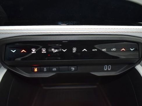 New 2026 Jeep Cherokee Overland image 30