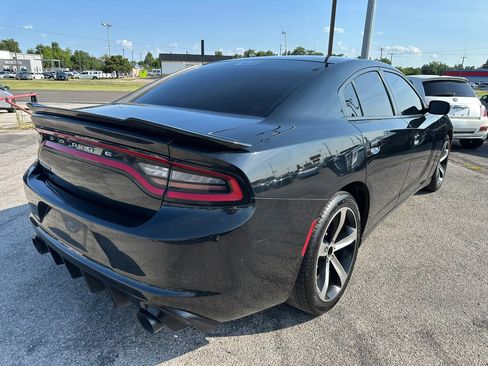 Used 2017 Dodge Charger SE RWD image 32