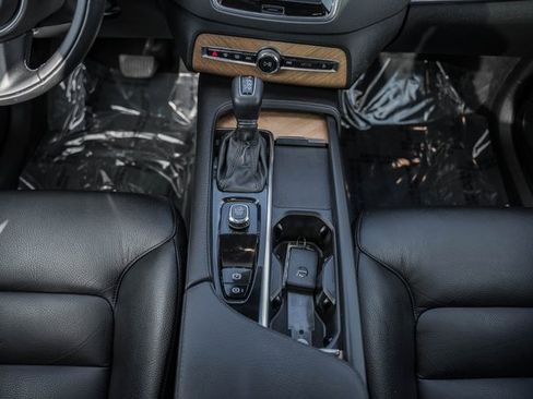 Used 2022 Volvo XC90 T5 Momentum w/ Advanced Package image 26