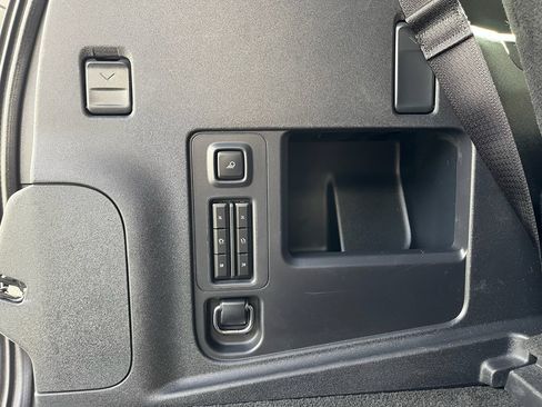 Used 2025 Lincoln Navigator Reserve image 40