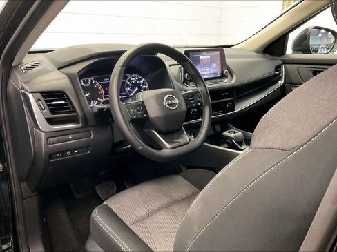 Used 2025 Nissan Rogue SV image 12