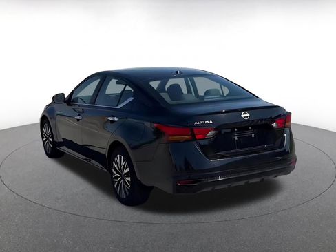Used 2025 Nissan Altima 2.5 SV image 11