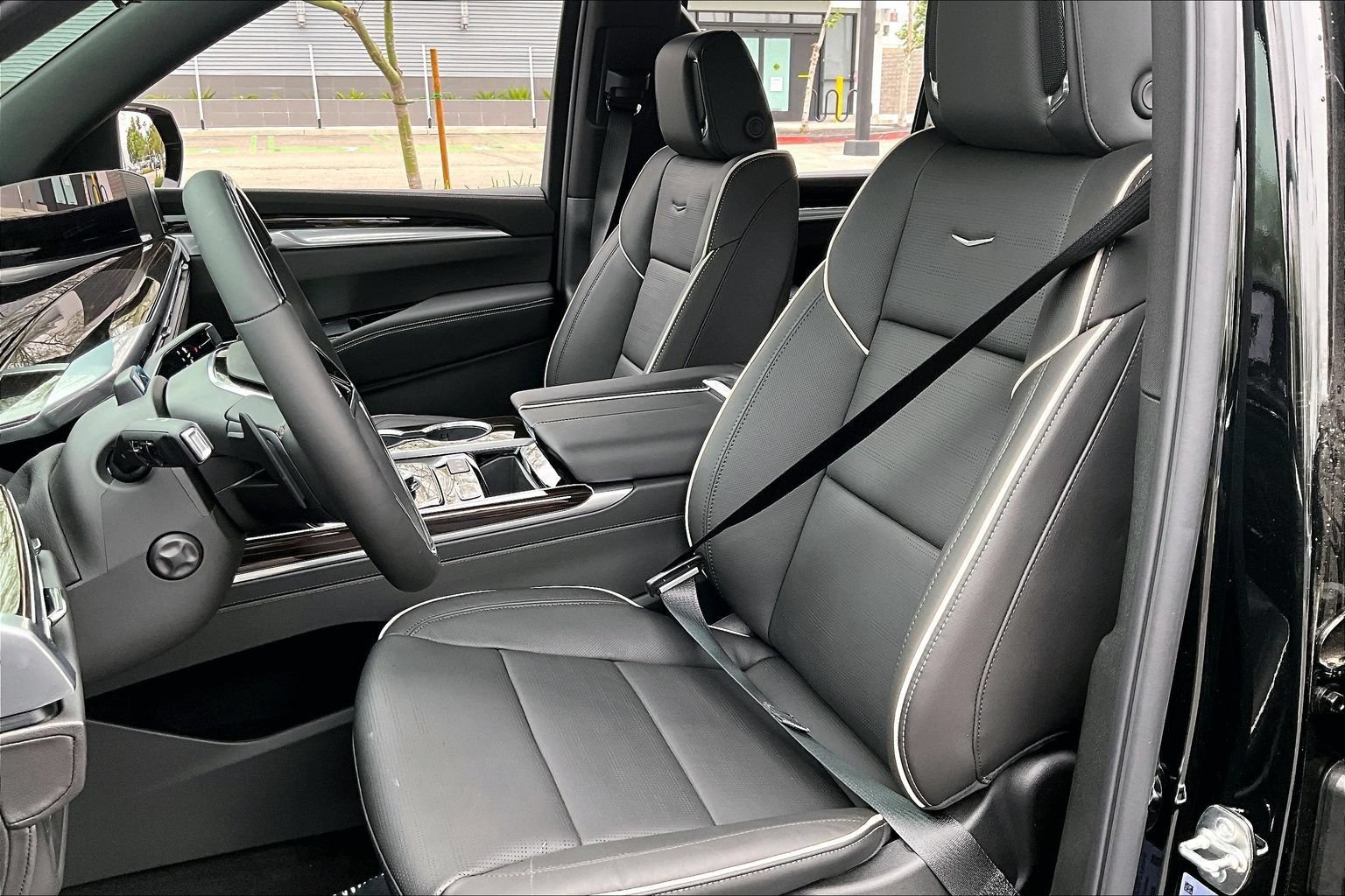 New 2026 Cadillac Escalade Luxury w/ LPO, Floor Liner Package AWD/4WD image 12