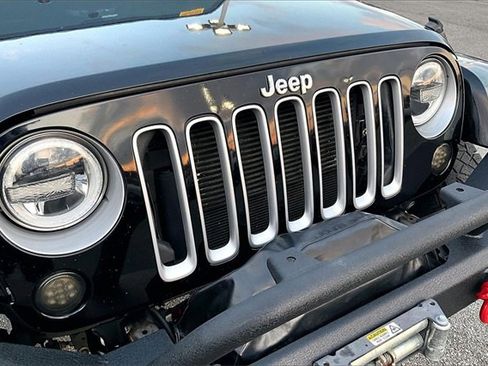 Used 2016 Jeep Wrangler Sahara w/ Connectivity Group image 28