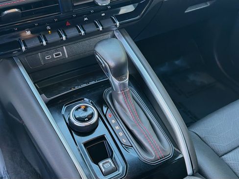 Used 2025 Chevrolet Colorado Z71 w/ Technology Package image 16