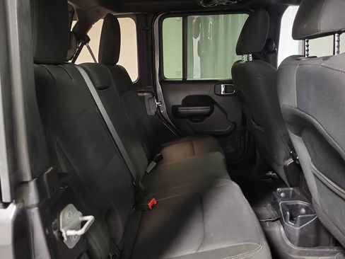 Used 2018 Jeep Wrangler Unlimited Sport S image 22