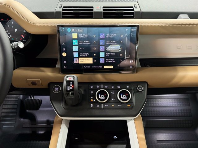 New 2025 Land Rover Defender 110 X-Dynamic SE AWD/4WD image 19