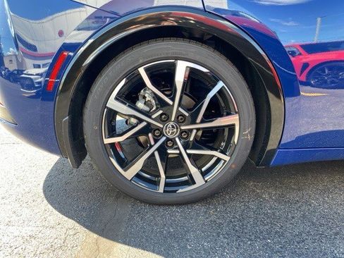 New 2025 Toyota Prius Plug-In Hybrid image 23