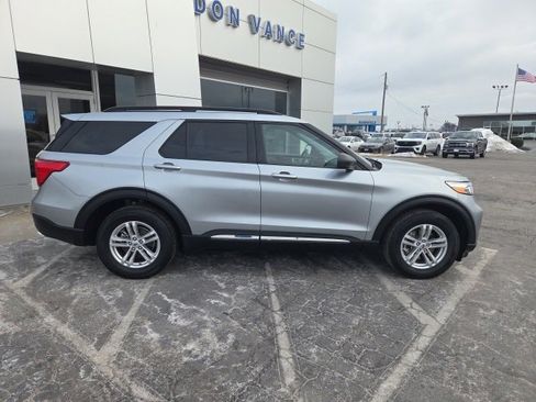 Used 2022 Ford Explorer XLT w/ Equipment Group 202A image 5