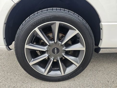 Used 2017 Lincoln Navigator Reserve image 40