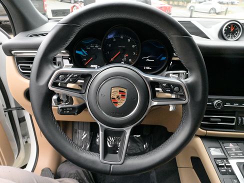 Used 2020 Porsche Macan image 25