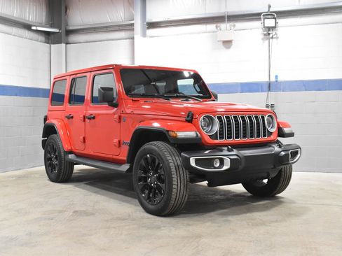 Used 2025 Jeep Wrangler Sahara image 29