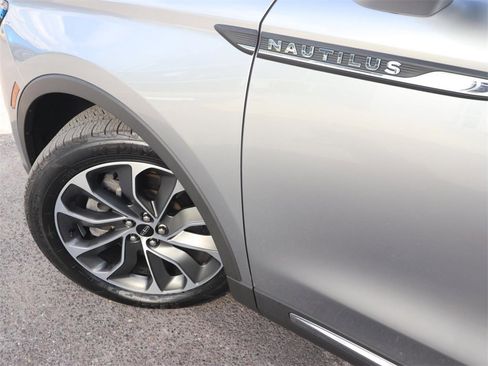 Used 2022 Lincoln Nautilus Reserve image 3