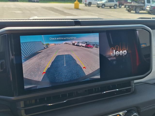 Used 2025 Jeep Wrangler Unlimited Sahara AWD/4WD image 24