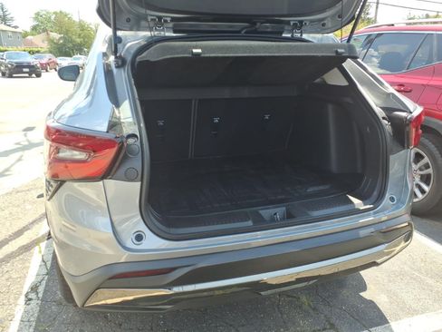 Used 2025 Chevrolet Trax ACTIV w/ Sunroof Package FWD image 11