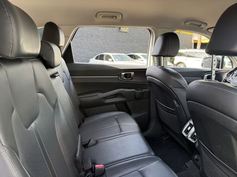Used 2023 Kia Sorento S image 19