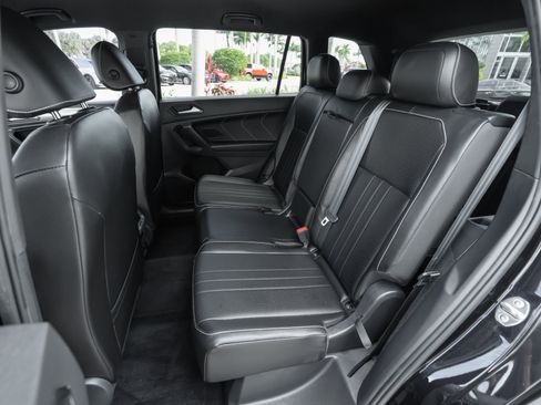 Used 2022 Volkswagen Tiguan SE R-Line image 34