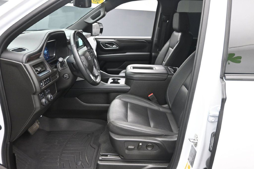 Used 2024 Chevrolet Suburban Z71 w/ Luxury Package AWD/4WD image 16