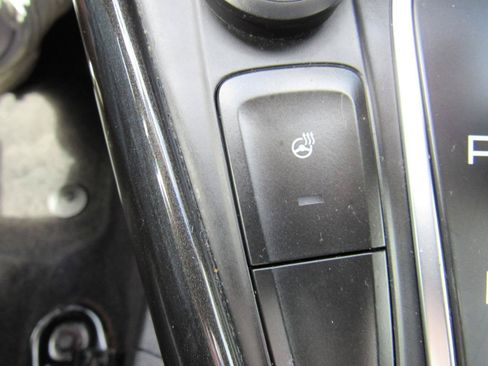 Used 2017 Ford Focus Titanium FWD image 25