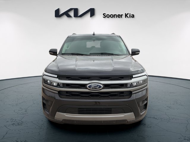 Used 2024 Ford Expedition XLT RWD image 2