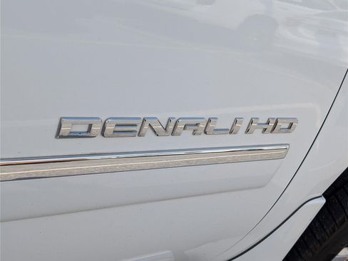 Used 2013 GMC Sierra 2500 Denali w/ Suspension Package, Off-Road AWD/4WD image 10