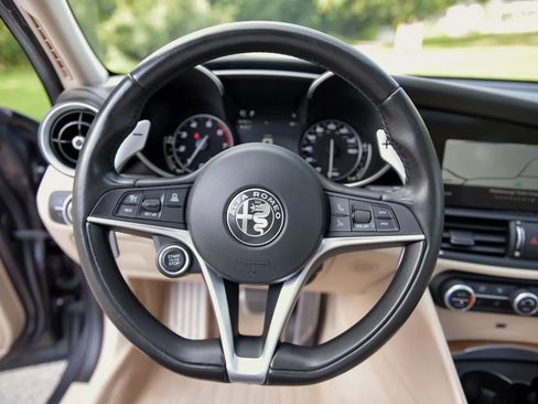 Used 2018 Alfa Romeo Giulia Ti w/ Quick Order Package 22X Lusso AWD/4WD image 70
