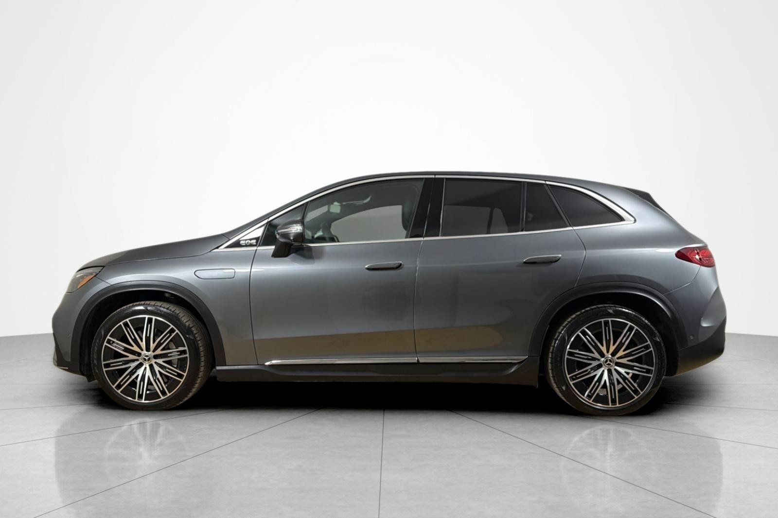 Used 2023 Mercedes-Benz EQE 500 4MATIC SUV w/ Pinnacle Trim Package image 2