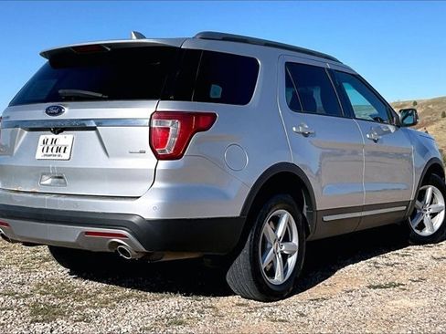 Used 2016 Ford Explorer XLT w/ Equipment Group 202A AWD/4WD image 5