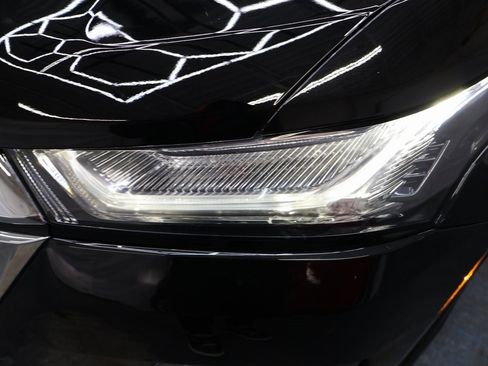 Used 2022 Chevrolet Traverse LS image 26