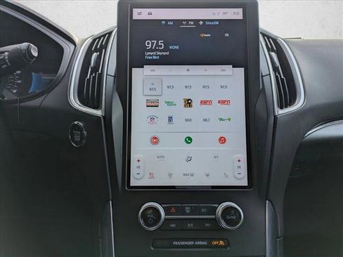 Used 2024 Ford Edge Titanium image 13