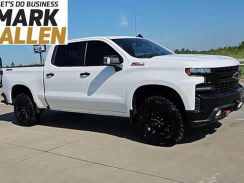 Used 2021 Chevrolet Silverado 1500 LT Trail Boss w/ Convenience Package II AWD/4WD image 2