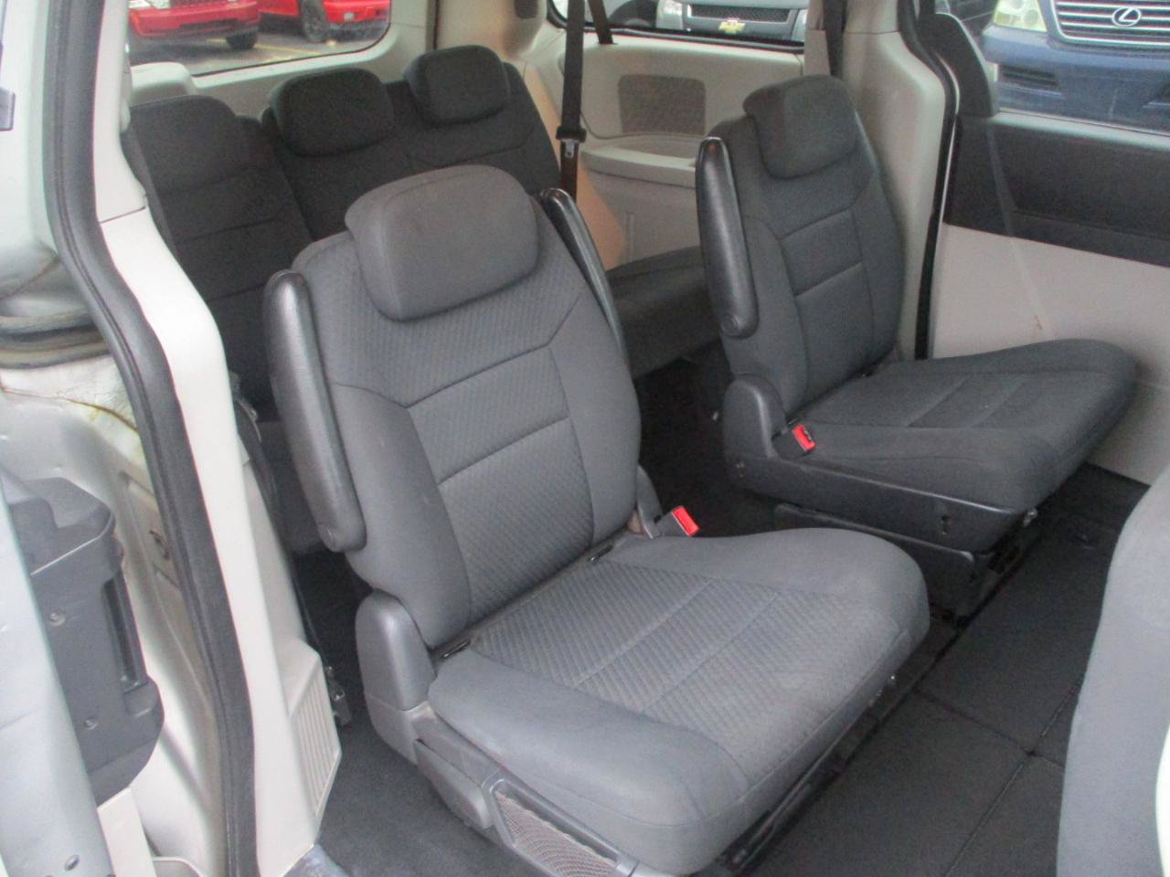 Used 2010 Dodge Grand Caravan SE FWD image 8