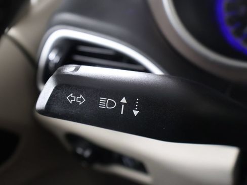 Used 2023 Chrysler Voyager LX FWD image 37