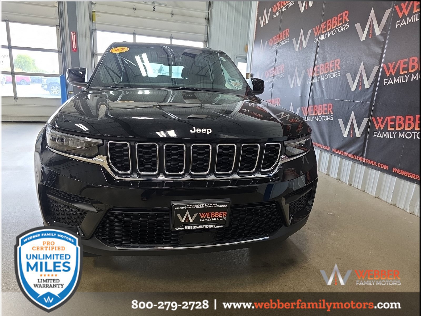 New 2027 Jeep Grand Cherokee Laredo X AWD/4WD image 2